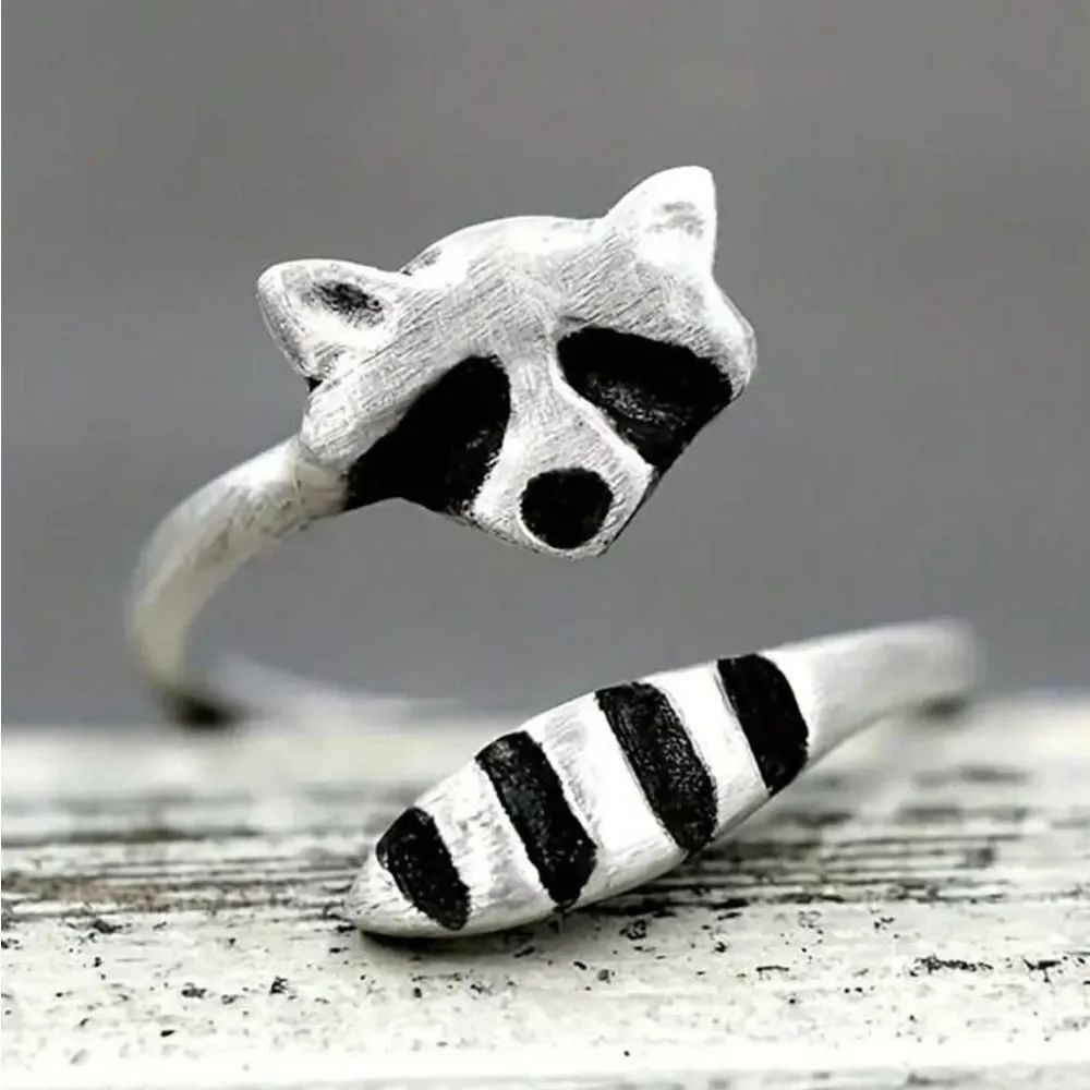 Raccoon Ring #1970